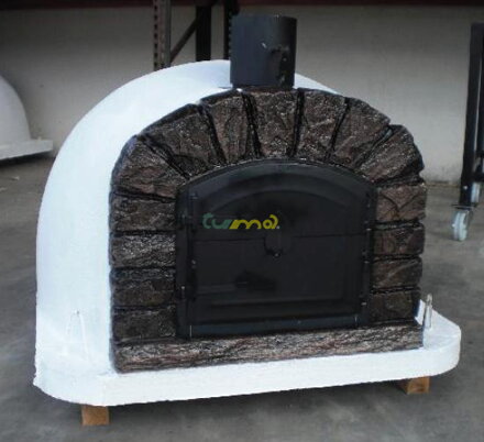 TUMA FAM 120 pizza pec s komínom vpredu izolovaná